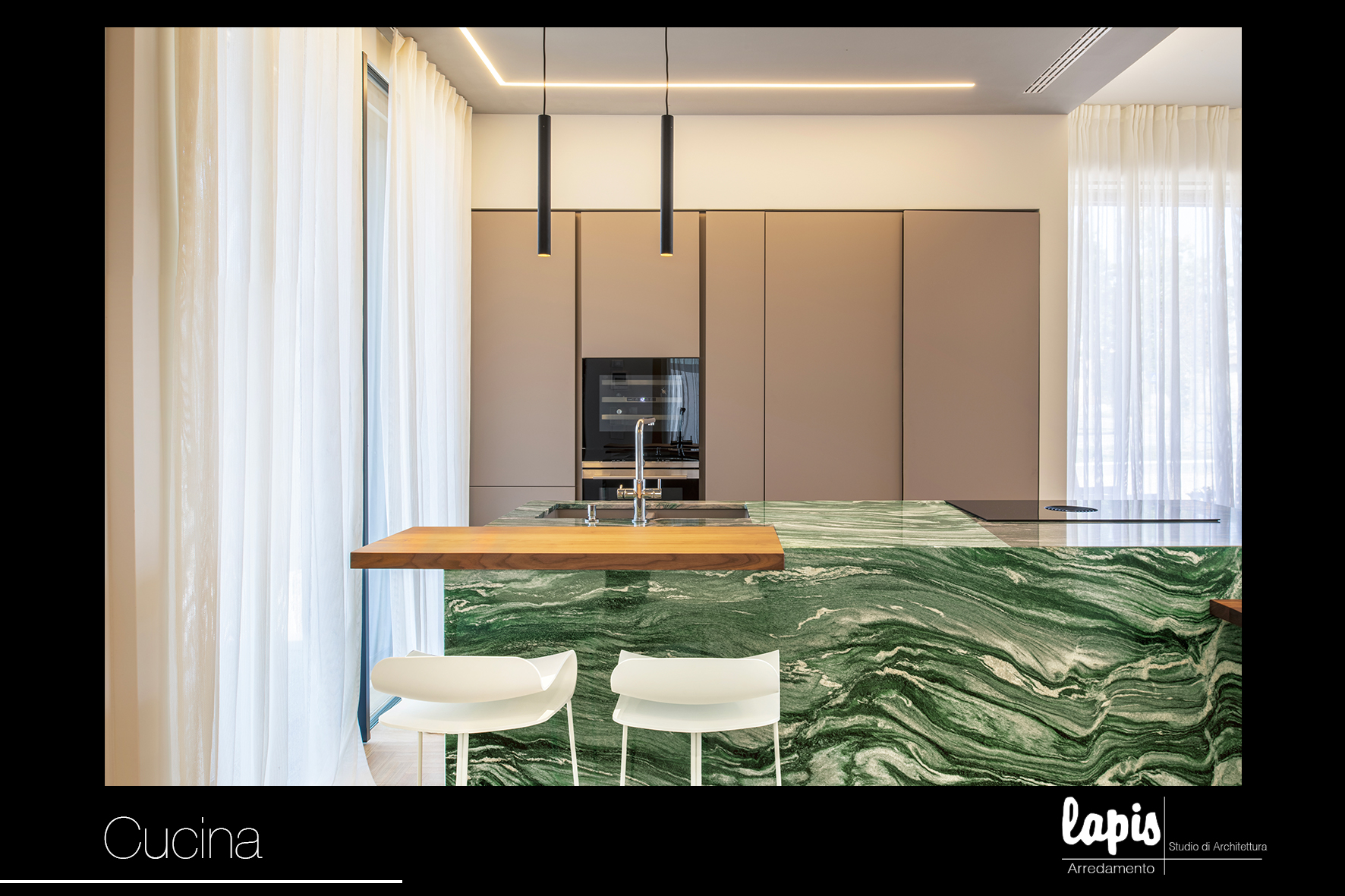 Portfolio Lapis Arredamento - INFLUSSI MARMOREI IMMERSI NEL VERDE Progettazione, Costruzione e Arredamento